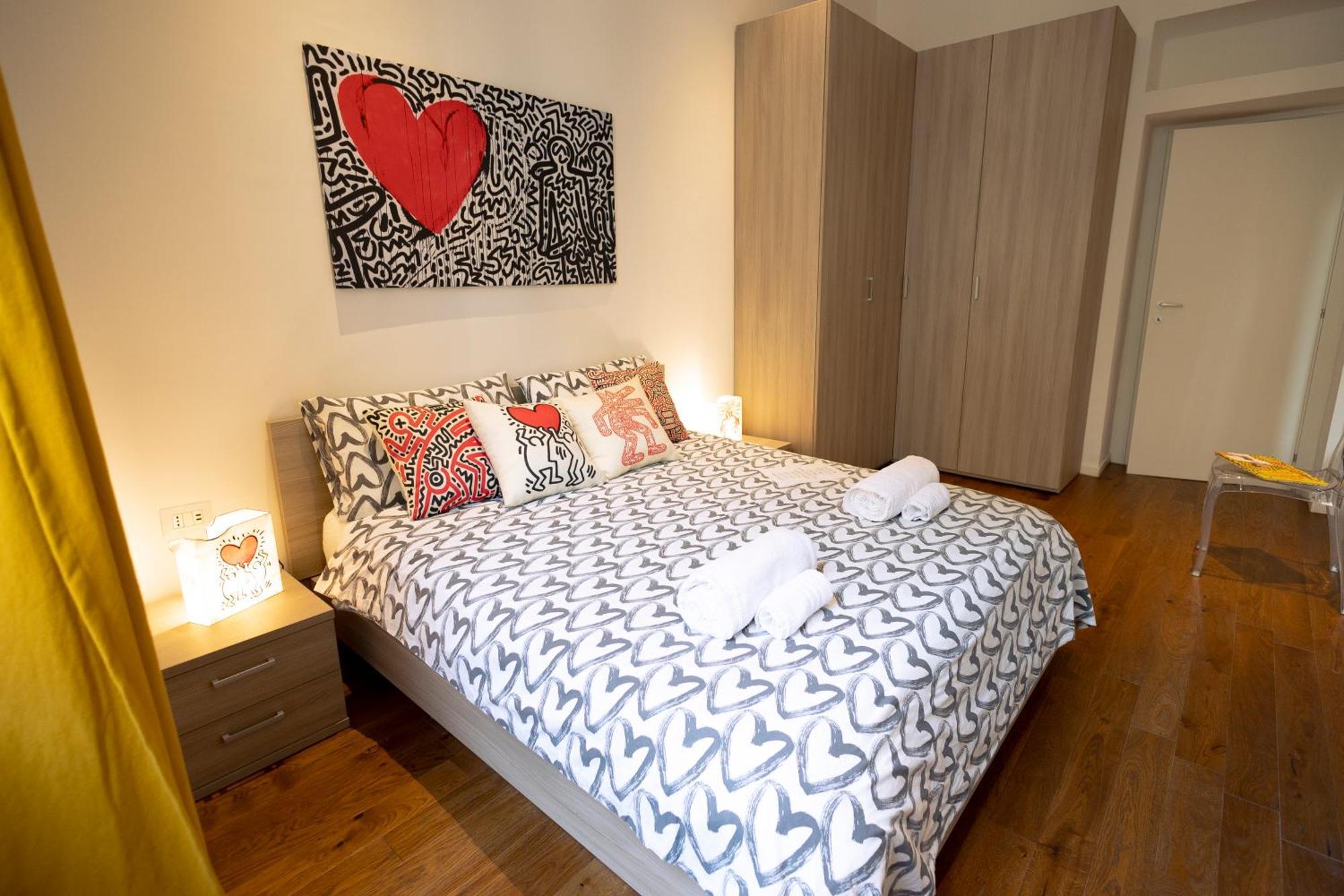 The Keith Haring Room - Private Bedroom Милан Экстерьер фото