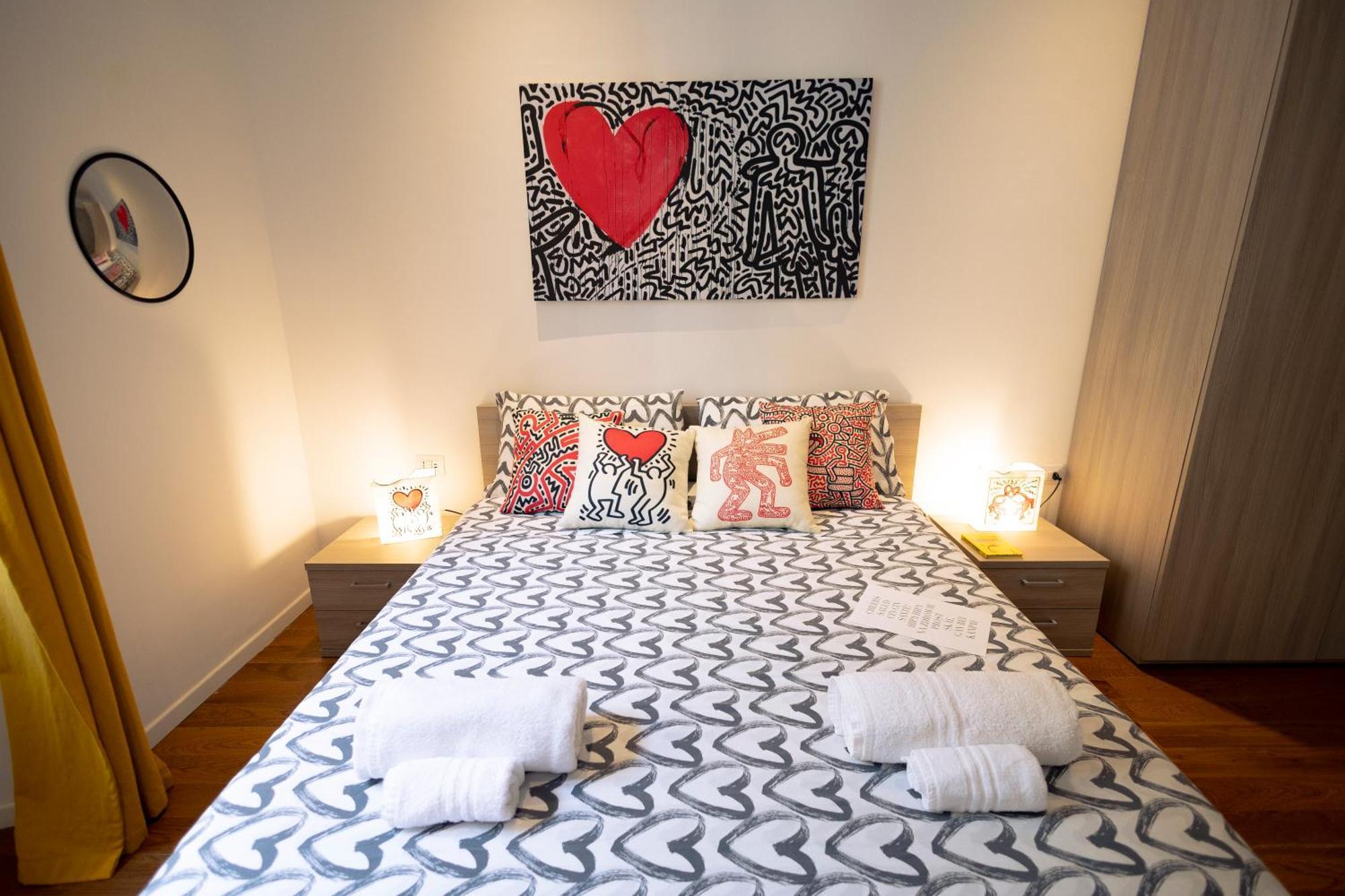 The Keith Haring Room - Private Bedroom Милан Экстерьер фото