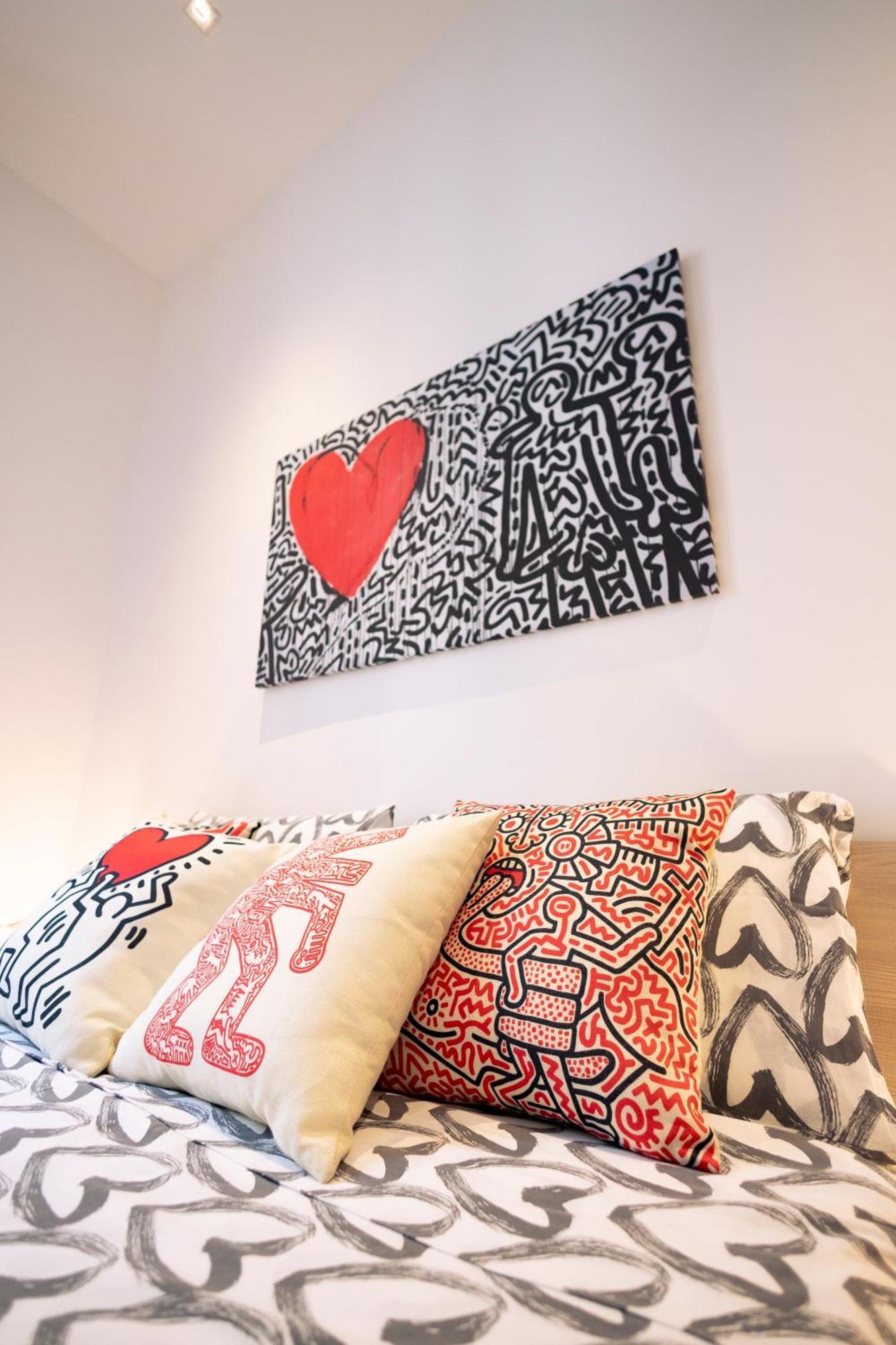The Keith Haring Room - Private Bedroom Милан Экстерьер фото
